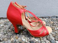 Tanzschuhe rot Baden-Württemberg - Urbach Vorschau