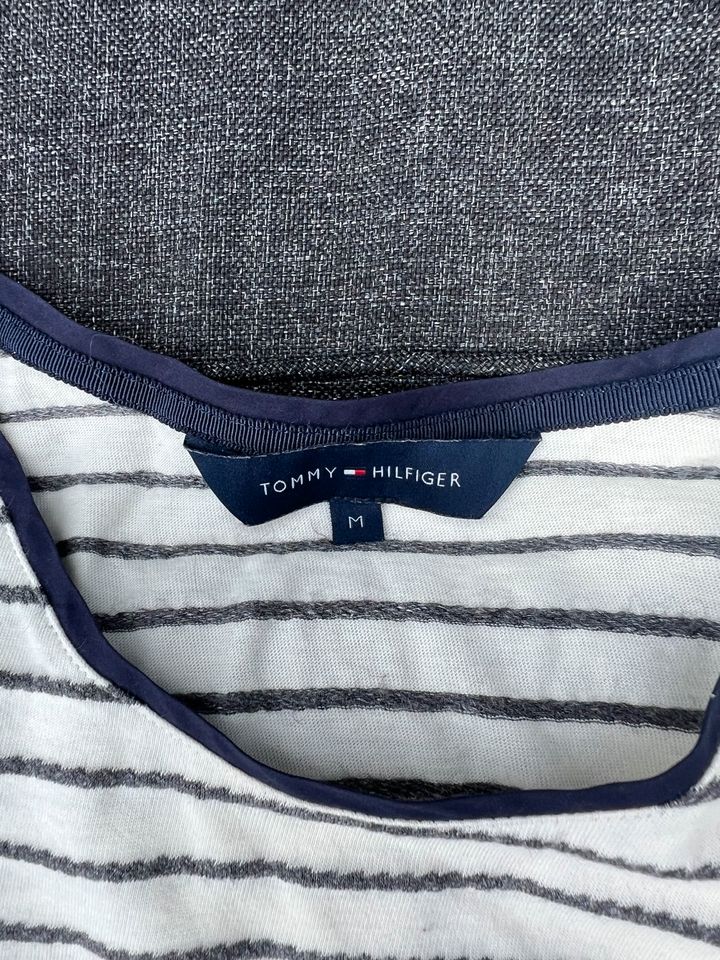 Shirt Tommy Hilfiger M in Braunschweig