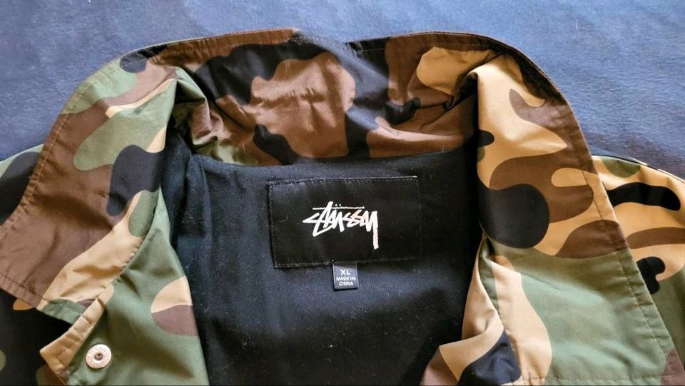 Stüssy Jacke Camouflage in XL in Berlin