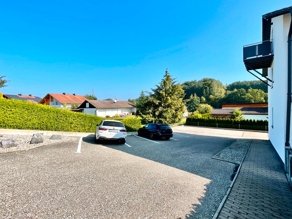 Leerstehend & Großzügig! Renovierte 4-Zimmerwohnung mit Südbalkon in ruhiger Lage in Tann (Niederbay)