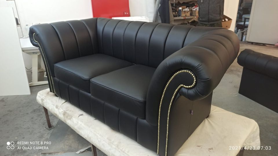 Sofa Couch Garnitur 321 Eckcouch Ecksofa Chesterfield Classic Windsor Echtleder Samtstoff Neu Vintage Old Style Bett Stuhl Sessel top Qualität Garantiert In DE Hergestellt in Berlin