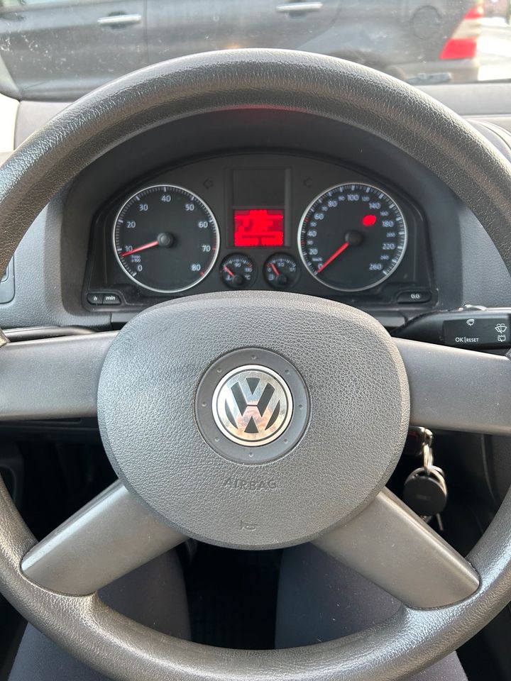 Volkswagen Golf 5 V 1.6 in Friedeburg