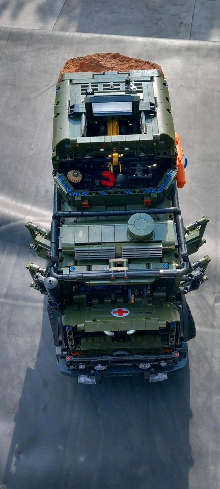 TGL T4023 Unimog Rettungswagen mit 3850 Teilen in Kissing