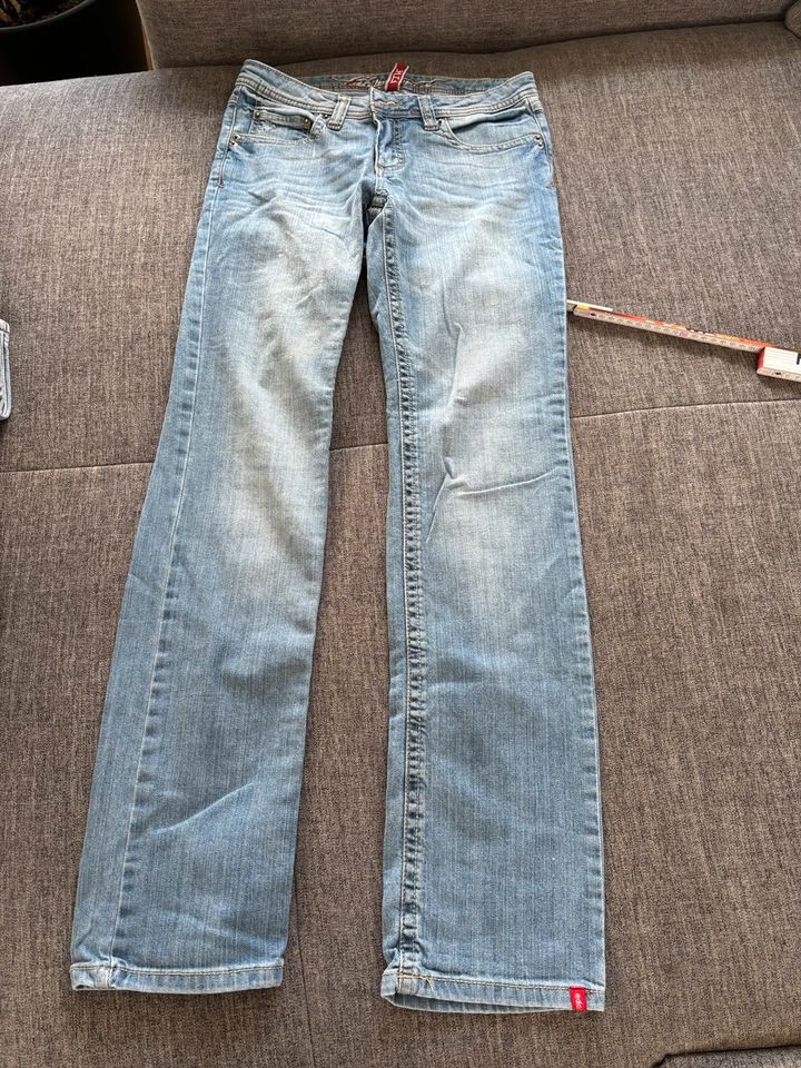 Jeans, Esprit,Diesel LTB in Langenfeld