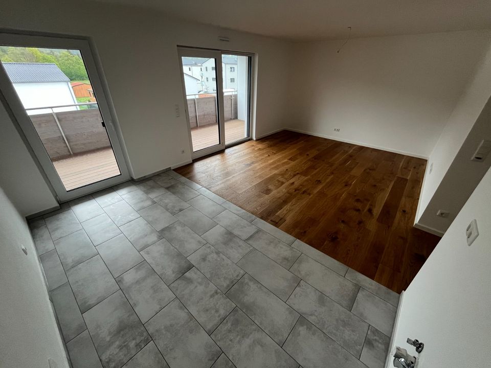 Helle 3-Zimmer Wohnung mit großem Balkon und zwei Tiefgaragenstellplätzen in Landshut