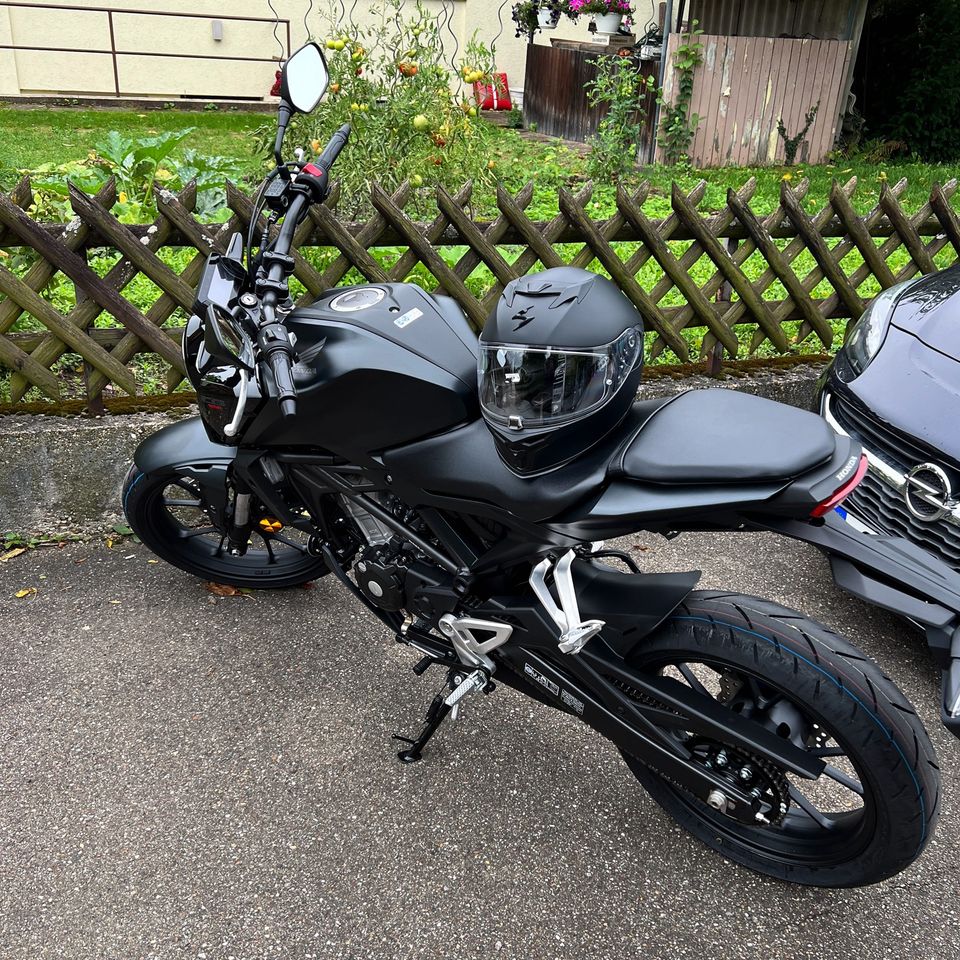 Honda CB125R 8/2023 | 3.340 km | Garagenfahrzeug in Asperg