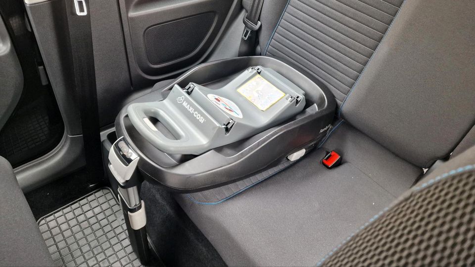 Maxi Cosi babyschale mit isofix station. in Mudau