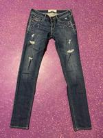 Hollister Jeans mit Strass 26/31 neu Niedersachsen - Dahlenburg Vorschau