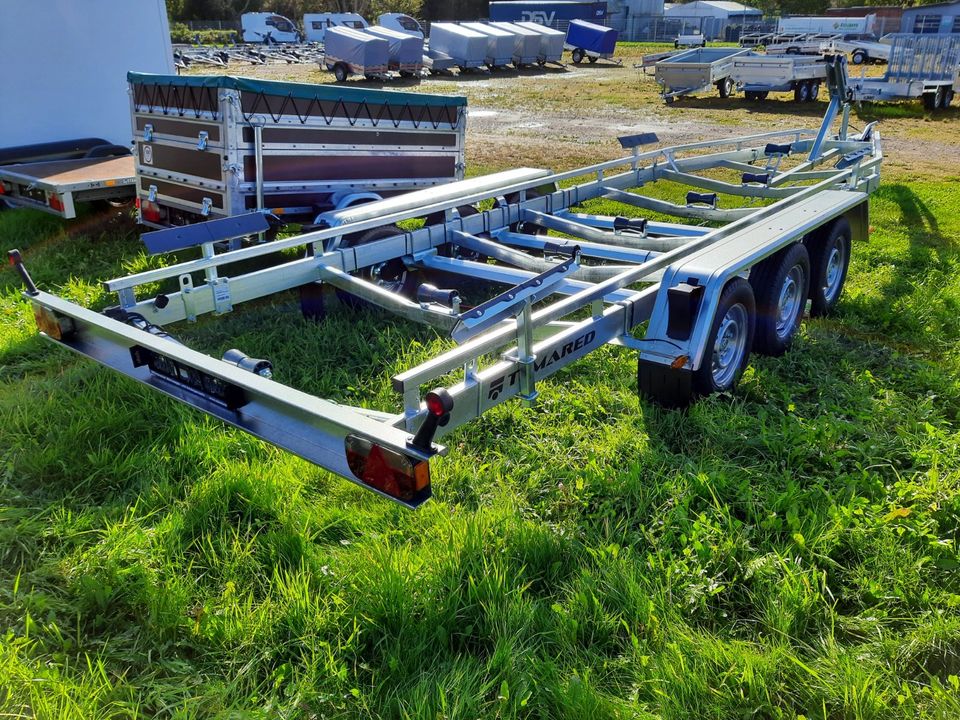 Temared B35/3 Bootstrailer 3500 kg 3 Achsen für Boote bis 817 cm in Tellingstedt