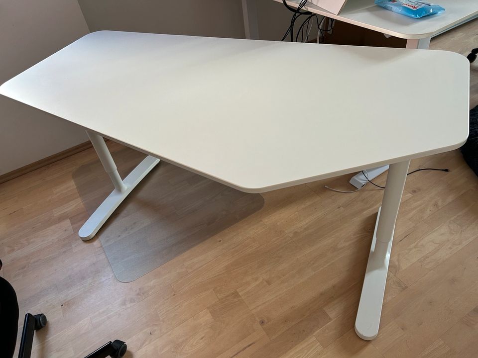 Schreibtisch IKEA Bekant in Kassel