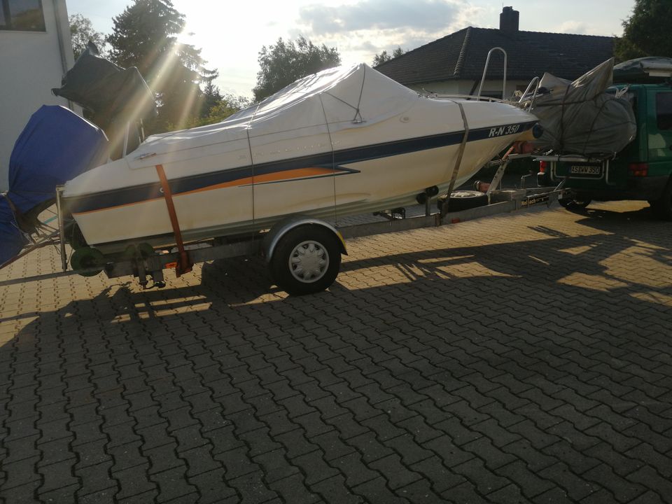 Bayliner Runa-Boot 552 Bj. 2004 / Mercury 2 Takt 115 PS /Trailer in Amberg