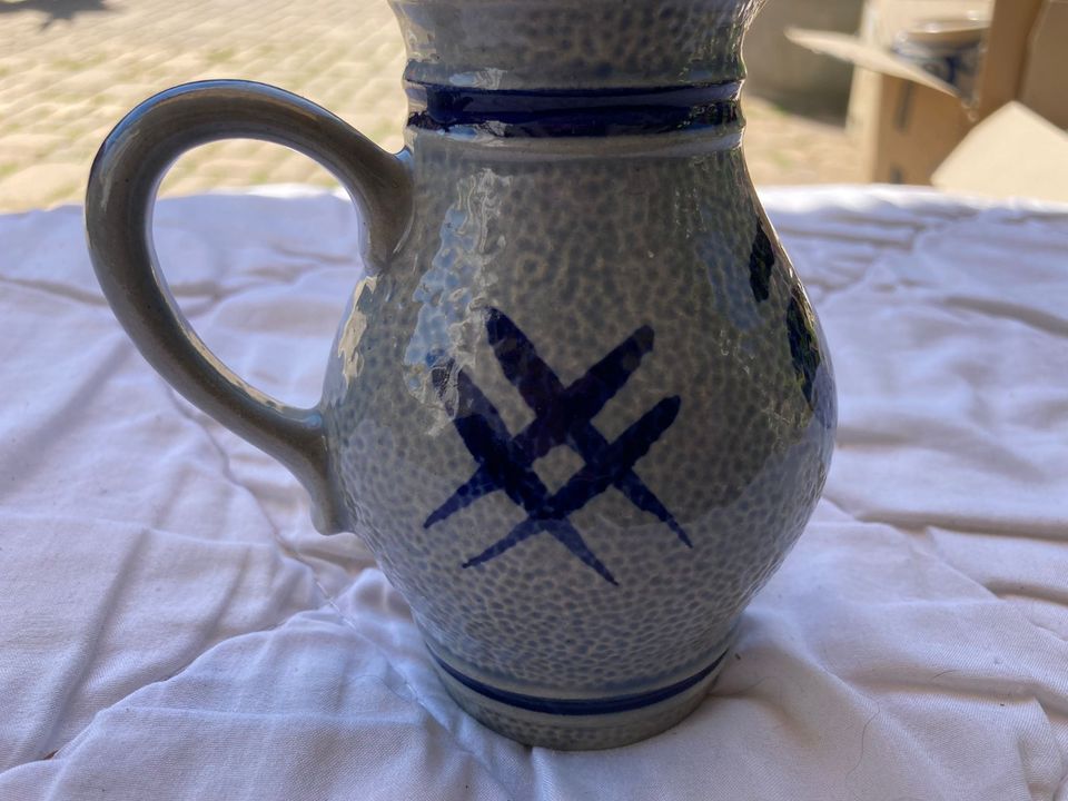 Bombel Kanne Pitcher Weinkrug Krug aus Steingut grau/blau in Arnstein