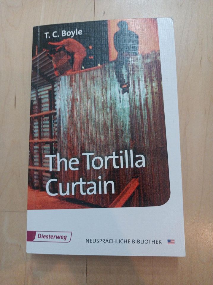 Buch "The Tortilla Curtain" in Ottobrunn