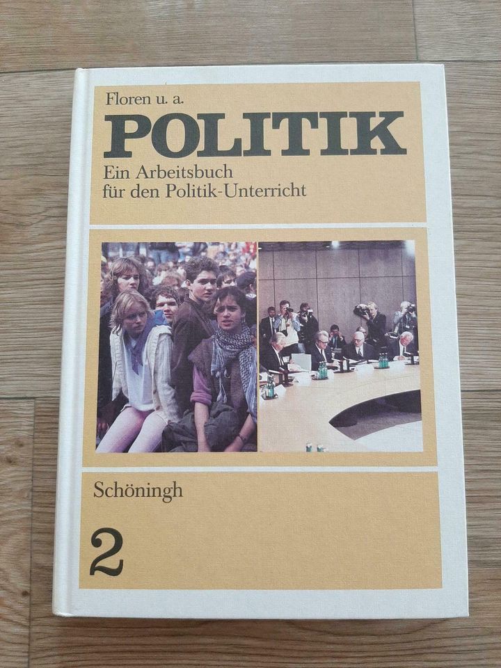 altes Schulbuch: Ein Arbeitsbuch für den Politik-Unterricht in Naumburg (Saale)