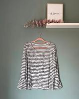 Gina Langarmshirt schwarz weiß Blumenmuster 44 Nordrhein-Westfalen - Lindlar Vorschau