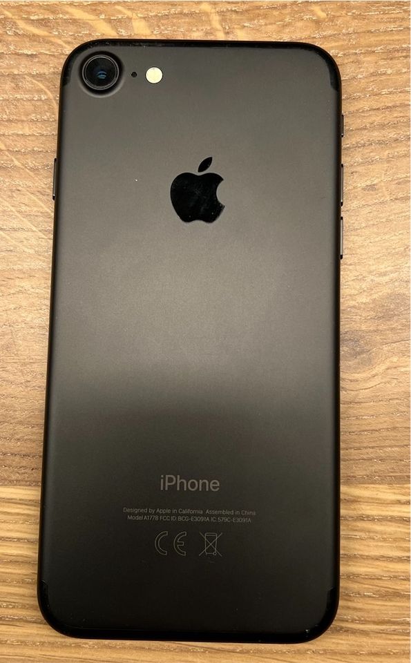 Apple iPhone 7 schwarz 32 GB OVP in Geldern