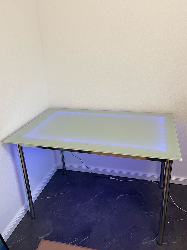 Schreibtisch Glas mit LED | H 73 x B 115 x T 75 cm in Neuss