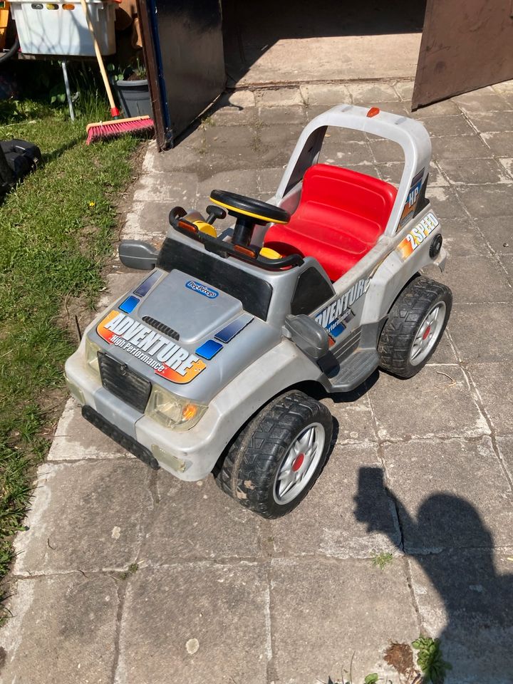 PEG Perego elektrisches Kinder Auto in Drei Gleichen