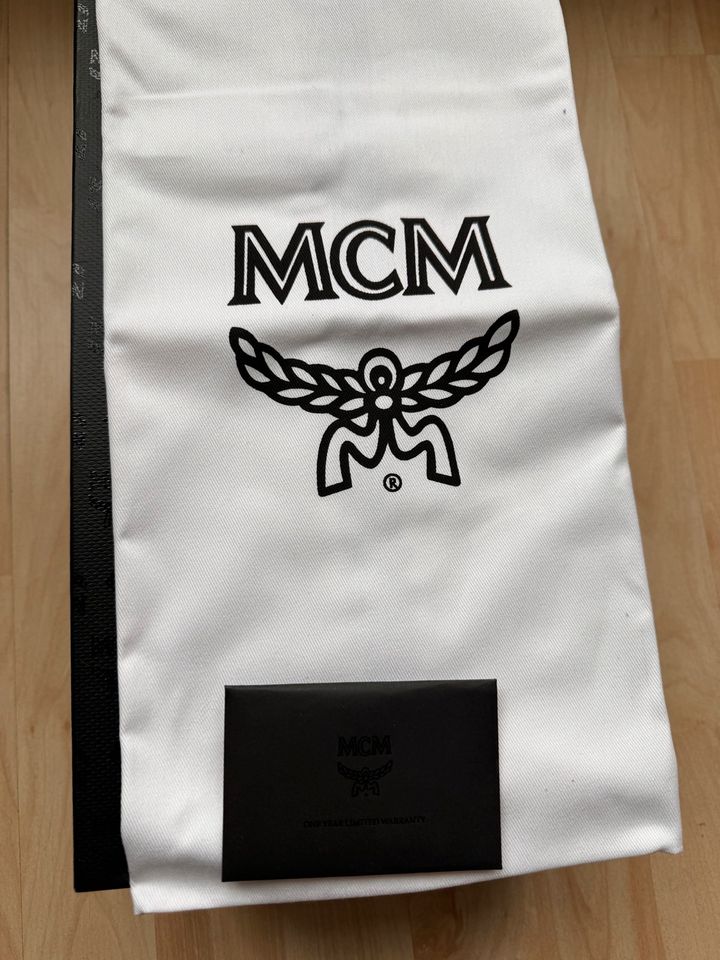 MCM Leder Sneaker Gold Neuwertig in Rückersdorf