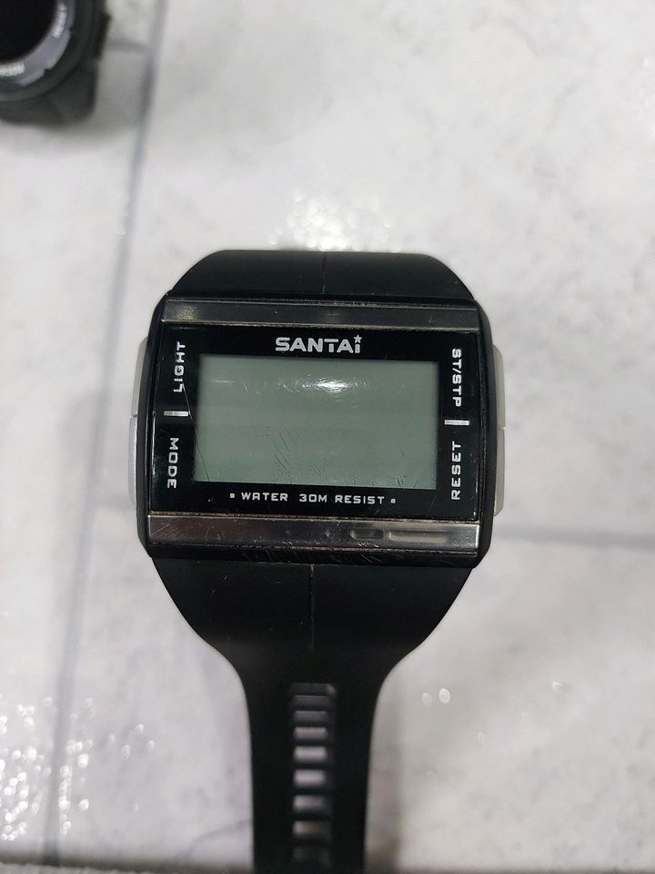 Armband Uhr Digital 4 Stück 1 Preis in Hanau