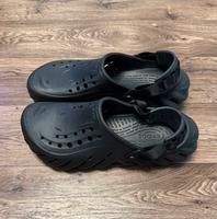 Crocs Hausschuhe Schwarz (Größe  46-47) Nordrhein-Westfalen - Leverkusen Vorschau