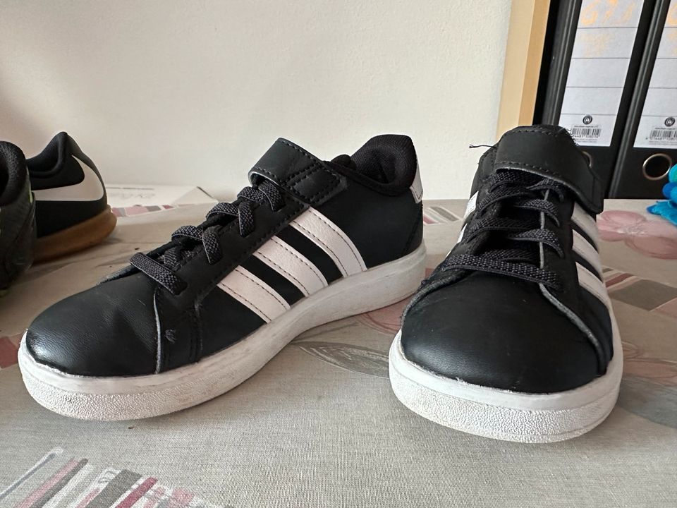 Adidas Schuhe Gr. 30 in Oberpleichfeld