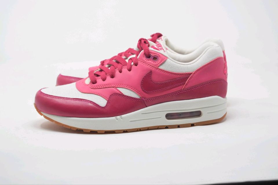 NEU - Size 42 - WMNS NIKE AIR MAX 1 VNTG SNEAKER in Hanau