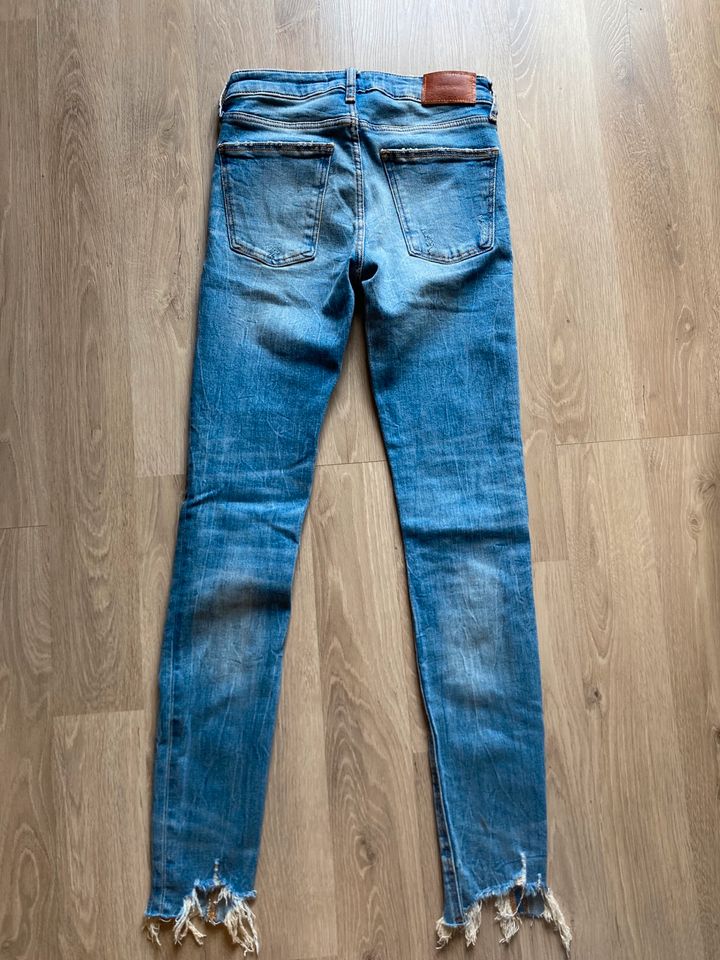 Zara Ripped Jeans mit Löchern blau NEU mit Etikett in Worms