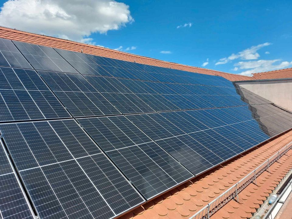 PV Anlagen Photovoltaik Wechselrichter Anlagen Module in Halle