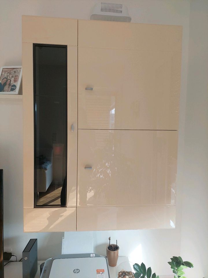 Wohnzimmer Schrank mit TV Kommode in Frankfurt am Main