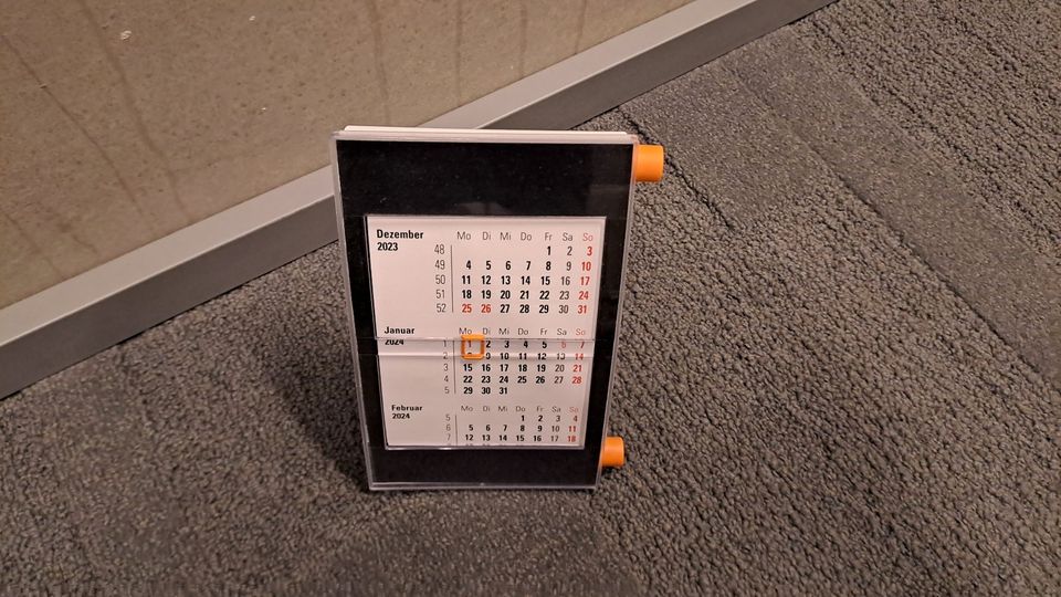 Tischkalender 3 Monate Aufstellkalender Drehmechanik 2024 2025 in Herne