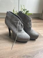 Bullboxer grau High Heels Pumps Gr 40 Nordrhein-Westfalen - Solingen Vorschau