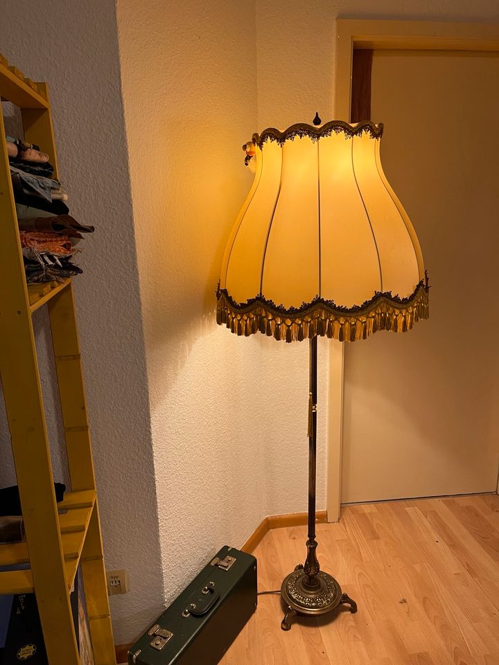 Vintage Stehlampe in Homburg
