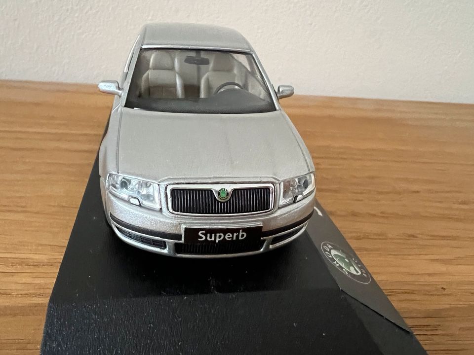 Skoda Superb Modellauto Silber in Essen