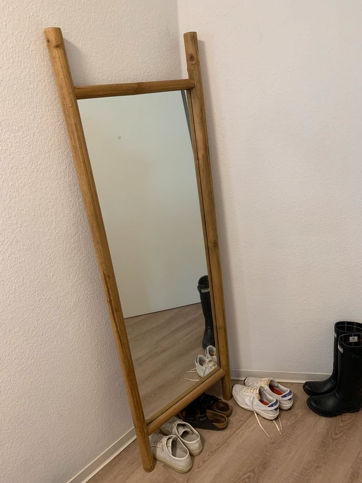 Spiegel mit Holzrahmen in Heidelberg