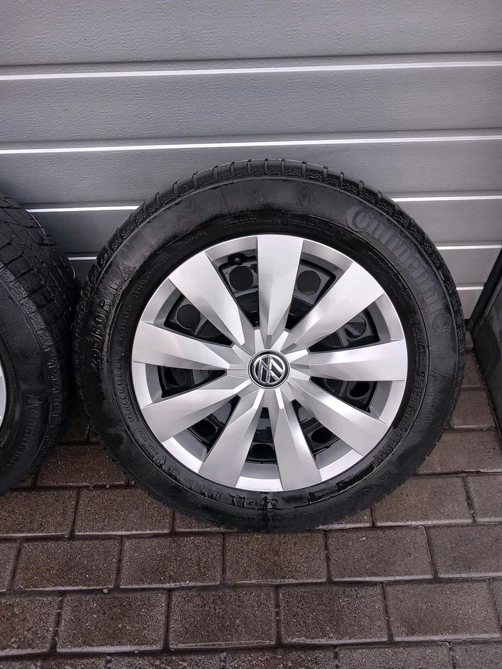 Vw 4x winterreifen +Radkappen 205/6R16 lochkreis 5x112 in Gäufelden