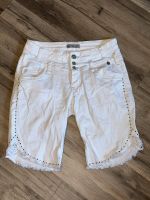 Tredy Shorts Gr 38 weiß Jeans Top Zustand! Kurze Hose Strass Niedersachsen - Springe Vorschau