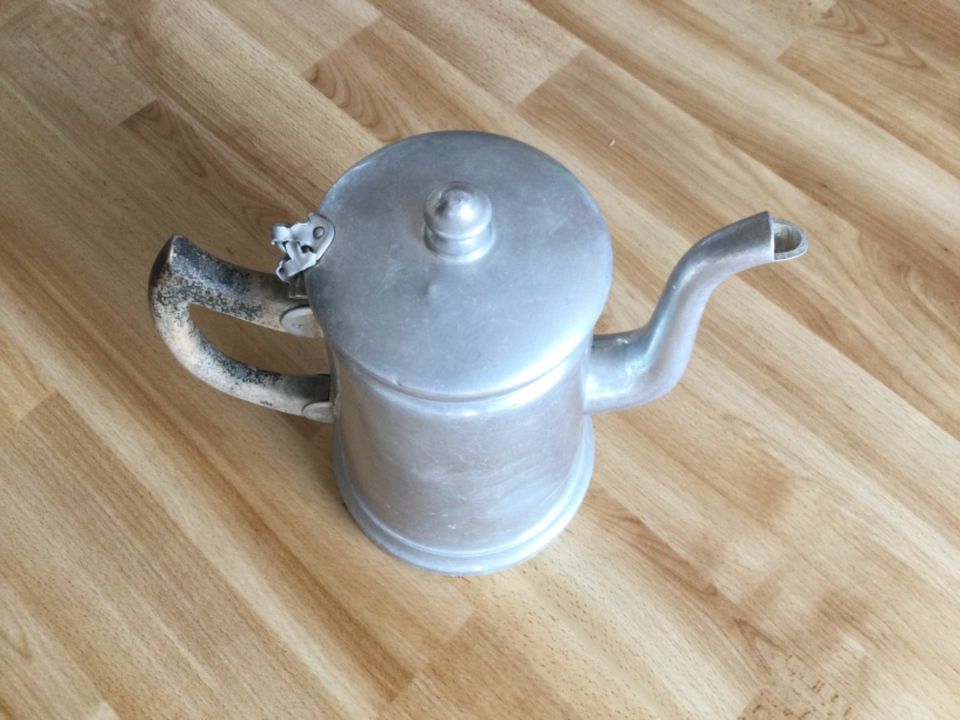 Alte Aluminium Kaffee / Tee Kanne 2 Liter Hersteller Brilliant in Kiel