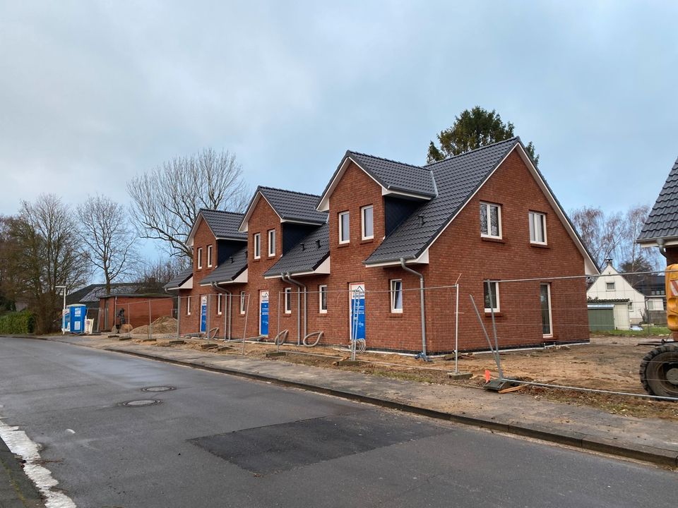 Neubau Reihenhausanlage mit 2 x 3 Häusern Kfw 40 in Kiel