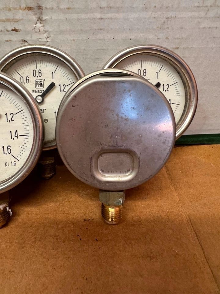 Manometer NG63 Rohrfedermanometer 0.0 - 1.6 bar, Anschluss G1/4" in Langewiesen