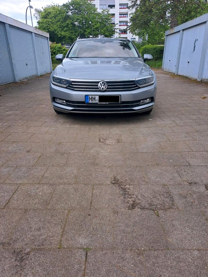 VW Passat B8 1.8 TSI Highline Scheckheftgepflegt in Hamburg