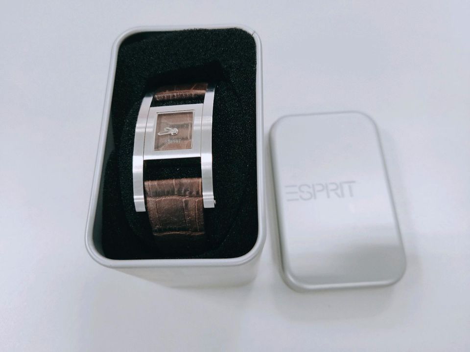 NEUW Esprit Damen Armband-Uhr Leder Damen-Uhr in Hamburg