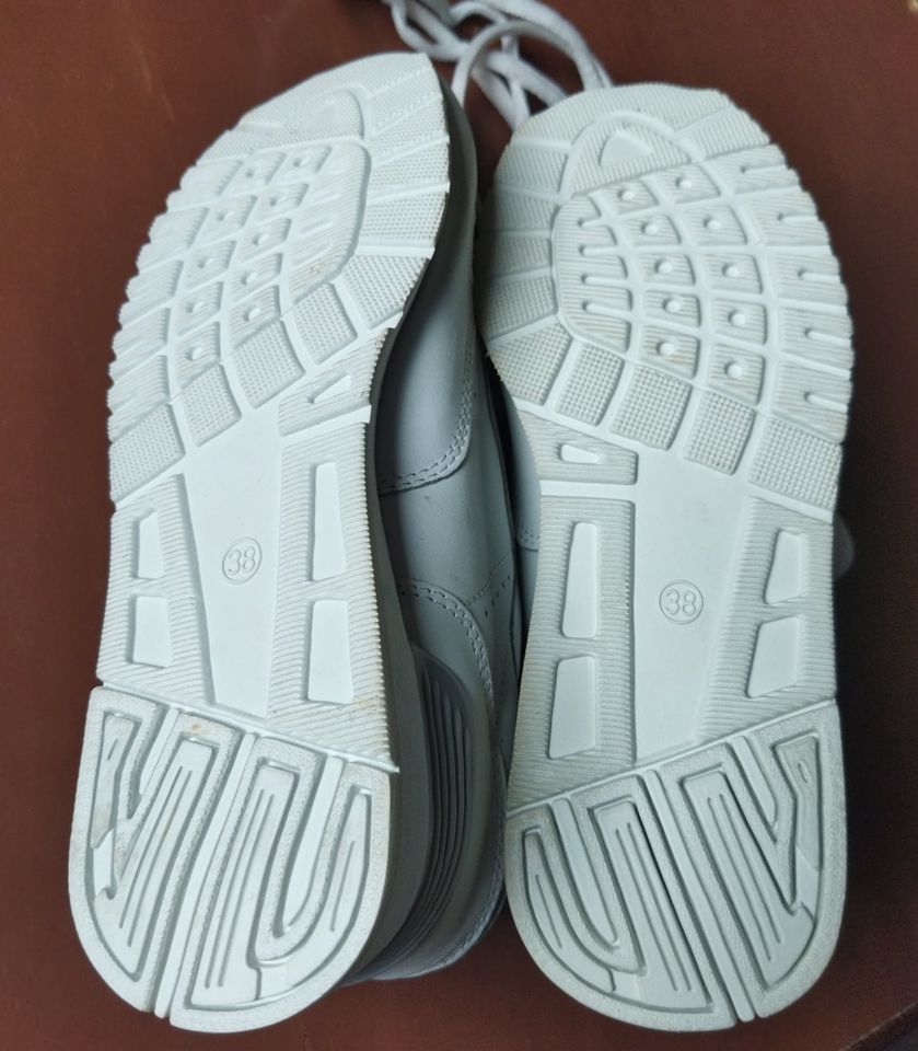 Schuhe*FITNESS*Sneaker/Turnschuhe*weiß*Gr. 38*neuwertig in Harra