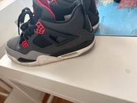 Jordan 4 in Grau Rot Nordrhein-Westfalen - Langenfeld Vorschau