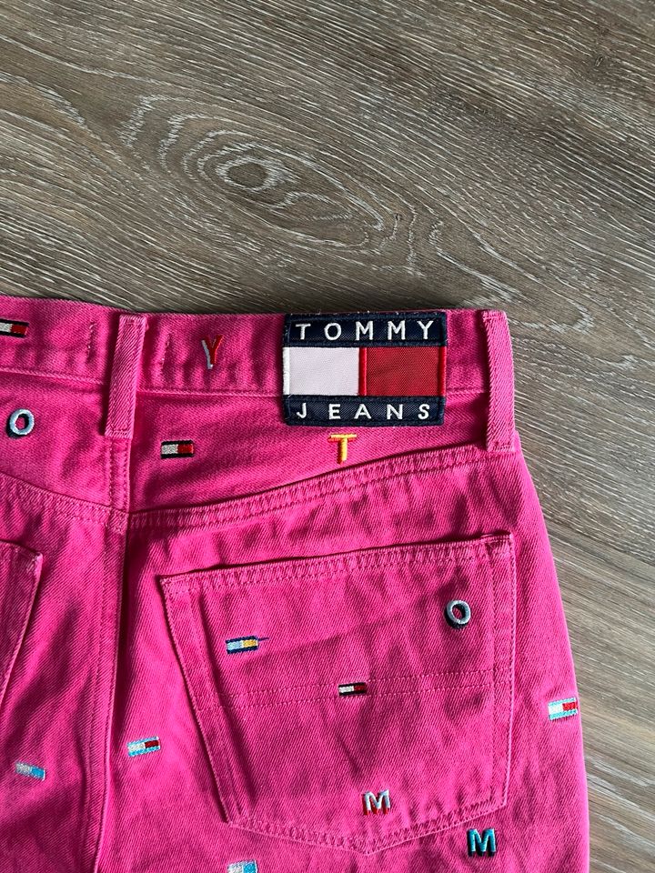 Tommy Jeans Shorts Gr. 29 (fällt aber eher eine Nr. Kleiner aus) in Brensbach