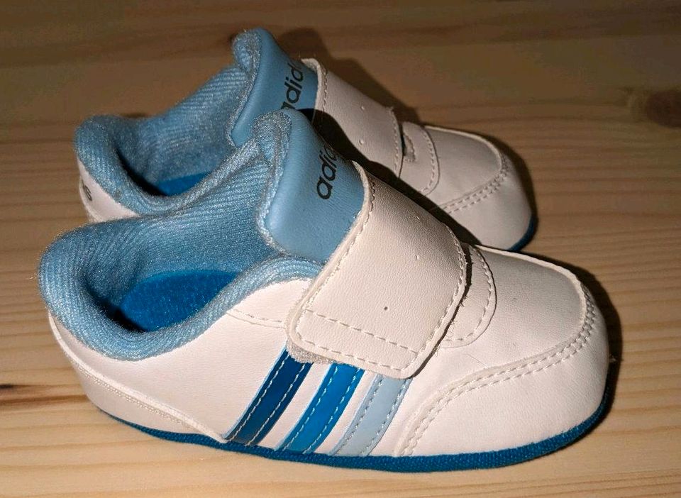 Baby Sneaker Schuhe von ADIDAS in Größe 19 in Velden Mittelfr.