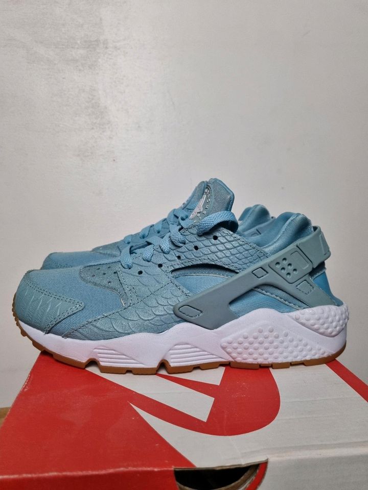 NEU - SIZE 37,5 - NIKE HUARACHE RUN SE SNEAKER BABYBLAU in Hanau