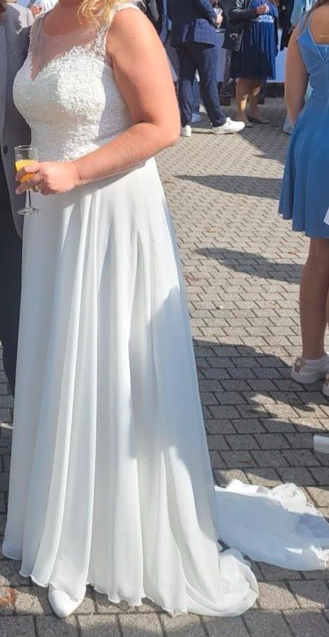 Brautkleid Größe 44 in Offenburg