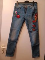 Jeans von Desigual mit bunten Stickereien Frankfurt am Main - Ostend Vorschau