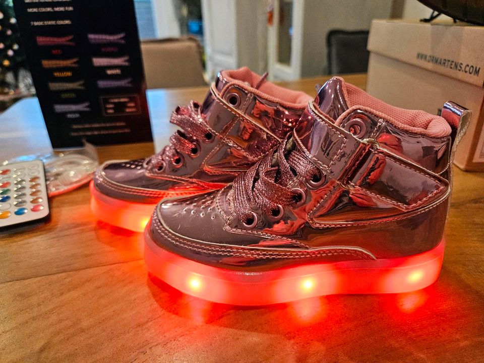 LED Blinke Schuhe Mädchen Boots NEU Sneaker Gr 25 in Kamp-Lintfort